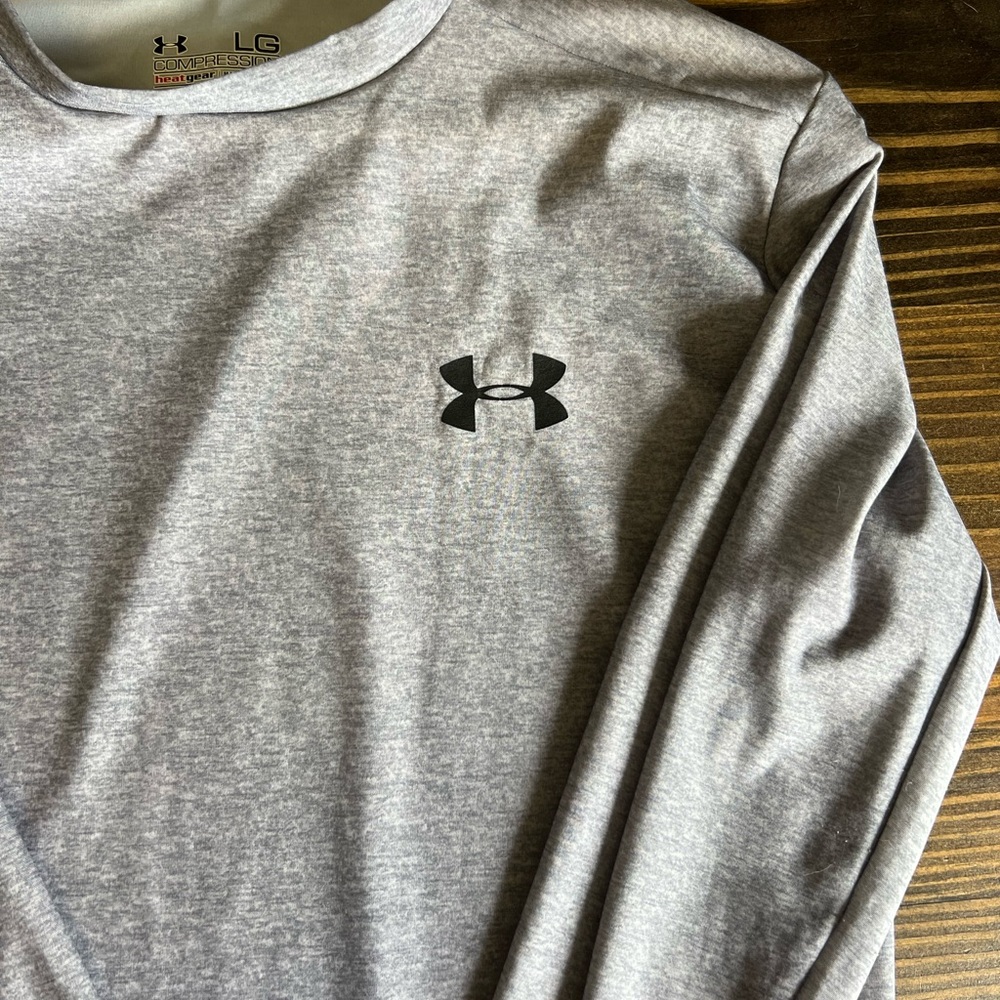 Under Armour Gray Heat Gear Top - Picture 3 of 3